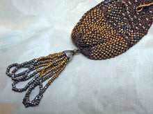 Charger l'image dans la galerie, Une bourse d'avare du XIXe siècle avec des perles en métal doré.
