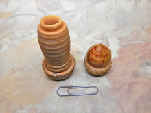 Charger l'image dans la galerie, VENDU…….Un étui à aiguilles en ivoire végétal – souvenir du tunnel de la Tamise. Vers 1843