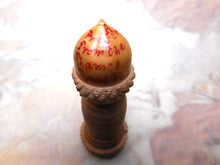 Charger l'image dans la galerie, VENDU…….Un étui à aiguilles en ivoire végétal – souvenir du tunnel de la Tamise. Vers 1843