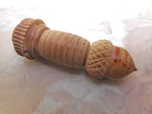 Charger l'image dans la galerie, VENDU…….Un étui à aiguilles en ivoire végétal – souvenir du tunnel de la Tamise. Vers 1843