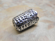 Load image into Gallery viewer, SOLD…..An unusual silver thimble Chester 1892 HG&S