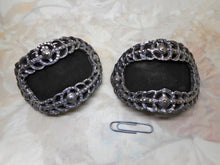 Laden Sie das Bild in den Galerie-Viewer, A pair of pierced base metal shoe buckles. 19thc