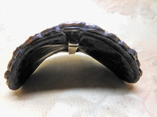 Laden Sie das Bild in den Galerie-Viewer, Ein Paar durchbrochene Schuhschnallen aus unedlem Metall. 19. Jh.