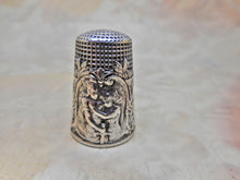 Load image into Gallery viewer, A French silver thimble commemorating WW1. Lasserre. 1918