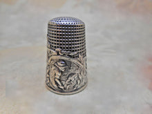 Load image into Gallery viewer, A French silver thimble commemorating WW1. Lasserre. 1918