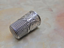 Load image into Gallery viewer, A French silver thimble commemorating WW1. Lasserre. 1918