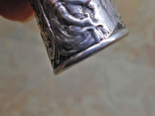 Load image into Gallery viewer, A French silver thimble commemorating WW1. Lasserre. 1918