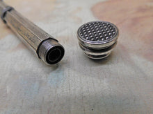 Charger l'image dans la galerie, VENDU… Un stylo/crayon en argent. Fabricant Wilmot & Co., milieu du XIXe siècle.