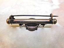 Charger l'image dans la galerie, Broche de nounou en pierre dorée. Allemagne vers 1900