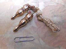 Laden Sie das Bild in den Galerie-Viewer, VERKAUFT......Ein Paar goldene Stricknadelhüllen. Niederländisch, ca. 1860