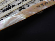 Charger l'image dans la galerie, VENDU…….Un éventail en dentelle avec des tiges de perles et une boucle de suspension. XIXe siècle