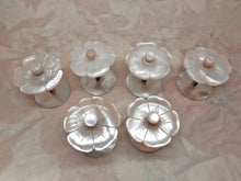 Laden Sie das Bild in den Galerie-Viewer, A set of six mother of pearl cotton reel holders / spools. c 1860