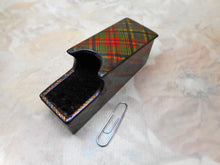 Laden Sie das Bild in den Galerie-Viewer, A Tartan Ware nib wiper. McBeth. 19thc