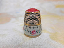 Charger l'image dans la galerie, A Continental silver thimble with enamel decoration. c1900
