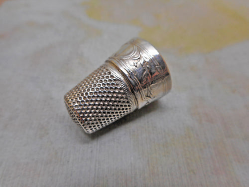 A French silver thimble. c1890-1900