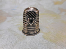 Laden Sie das Bild in den Galerie-Viewer, A French silver thimble from a sewing box c1800-1820. a/f

