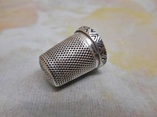 Load image into Gallery viewer, A German silver thimble with patterned rim. c1920
