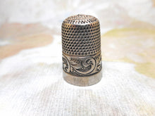 Load image into Gallery viewer, A decorative silver thimble.  Birmingham 1905
