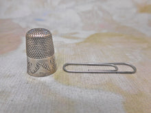 Load image into Gallery viewer, A child's silver thimble. Late 18th century.
