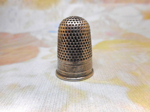A dome topped Continental silver thimble. 19thc