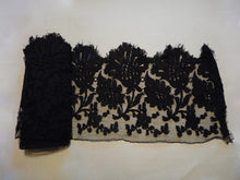 Load image into Gallery viewer, A mixed lot of Edwardian lace / crochet items. c1910.

