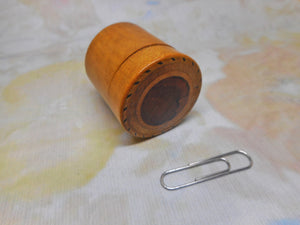 Un pot à perles géorgien provenant d'une ancienne boîte à ouvrage. Vers 1800