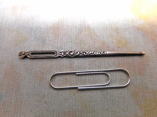 A French silver bodkin / ribbon threader. c1870.