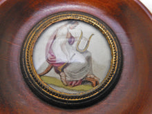 Charger l'image dans la galerie, Petite gravure en pointillé encadrée représentant une dame classique. Vers 1800.
