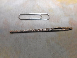 An English silver bodkin / ribbon threader. c1840