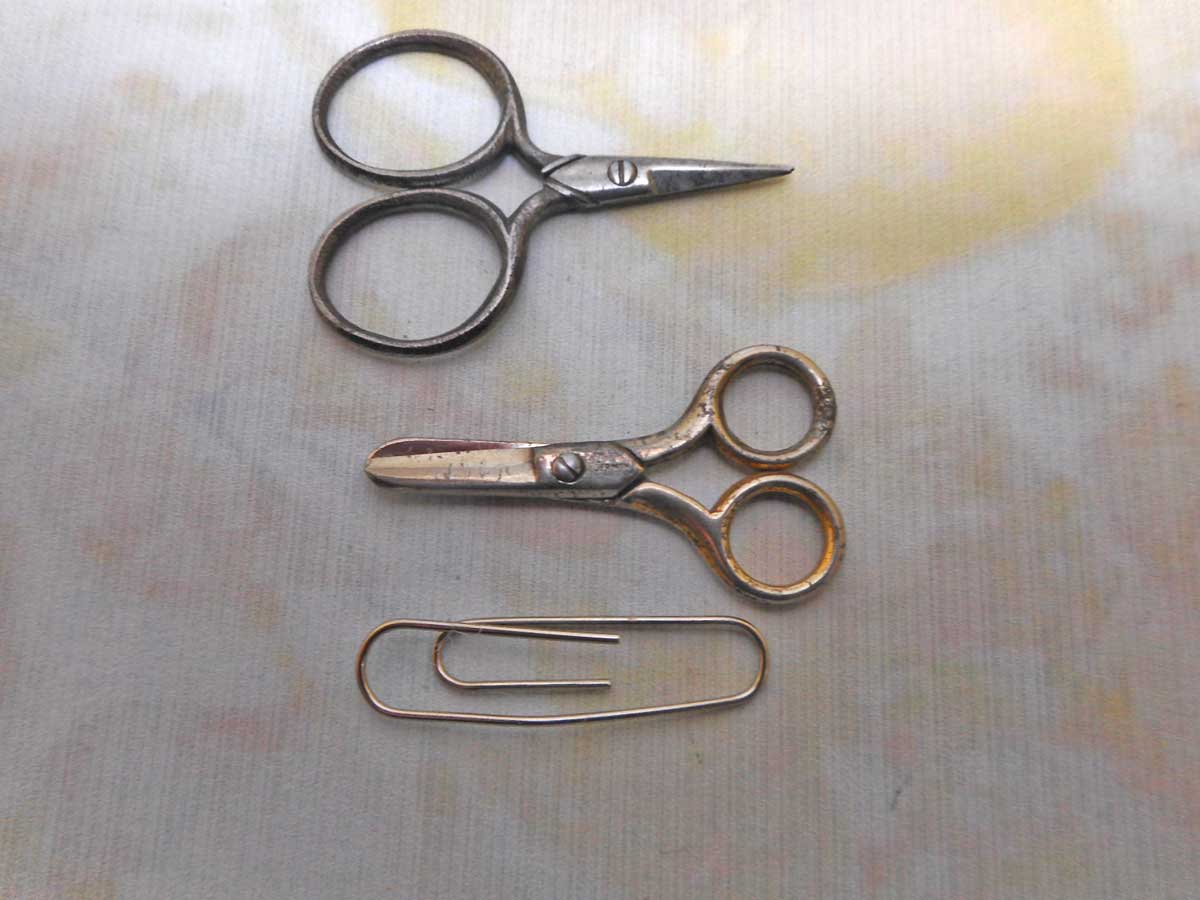 A tiny pair of gilt steel stork scissors. 20thc – Curio Cabinet