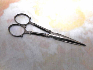 A pair of elegant Victorian scissors. 19thc