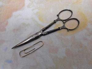 A pair of elegant Victorian scissors. 19thc