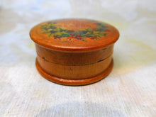Load image into Gallery viewer, A small Mauchline Ware salve pot. Christmas theme. &#39;Compliments of the Season&#39;.
