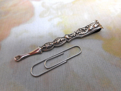 A small silver earspoon and tweezer combo. c 1830-`1840