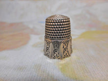 Load image into Gallery viewer, An attractive American silver thimble. c 1870
