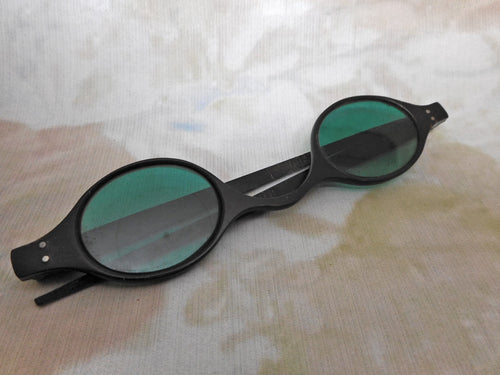 A pair of unusual green lens spectacles / eye glasses. Early 19thc