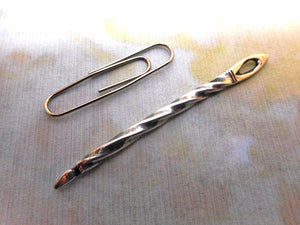 A silver bodkin / ribbon threader. 19thc