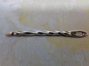 A silver bodkin / ribbon threader. 19th century.