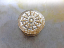 Load image into Gallery viewer, SOLD…..A pretty mother of pearl disc thread waxer. c 1850
