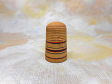 Charger l'image dans la galerie, A Painted Tunbridge Ware thimble. c1800.
