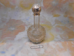 A silver lidded glass scent bottle. c1900-1915