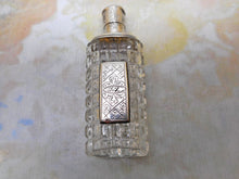 Load image into Gallery viewer, A Dutch silver mounted scent bottle. Late 19th century.
