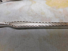 Charger l&#39;image dans la galerie, Une rare paire de pinces à sucre en argent. Vers 1765-1780
