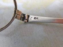 Charger l&#39;image dans la galerie, Paire de lunettes en argent. Londres, 1820.
