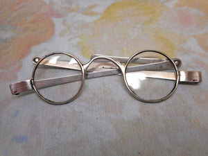 A pair of silver spectacles / eye glasses. London 1820