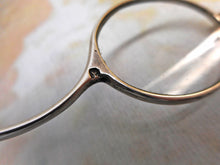 Charger l&#39;image dans la galerie, Paire de lunettes en argent. Londres, 1820.
