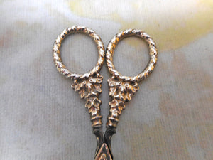 A pair of Georgian silver handled scissors and sheath. c1830