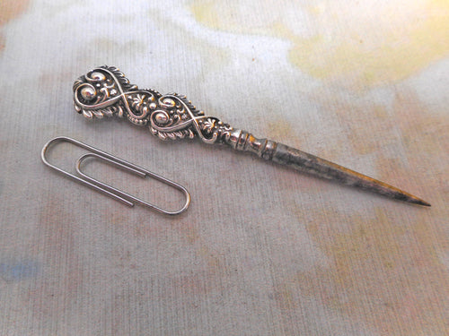 A silver stiletto /awl from a Georgian sewing box. c1830