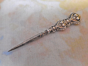 A silver stiletto /awl from a Georgian sewing box. c1830