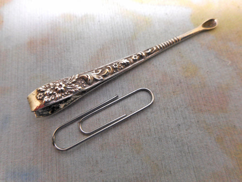 A silver ear spoon / tweezer combo. c1835